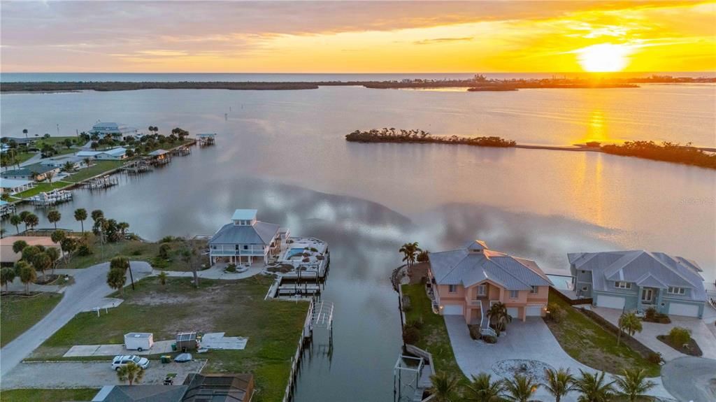 На продажу: $750,000 (0.25 acres)