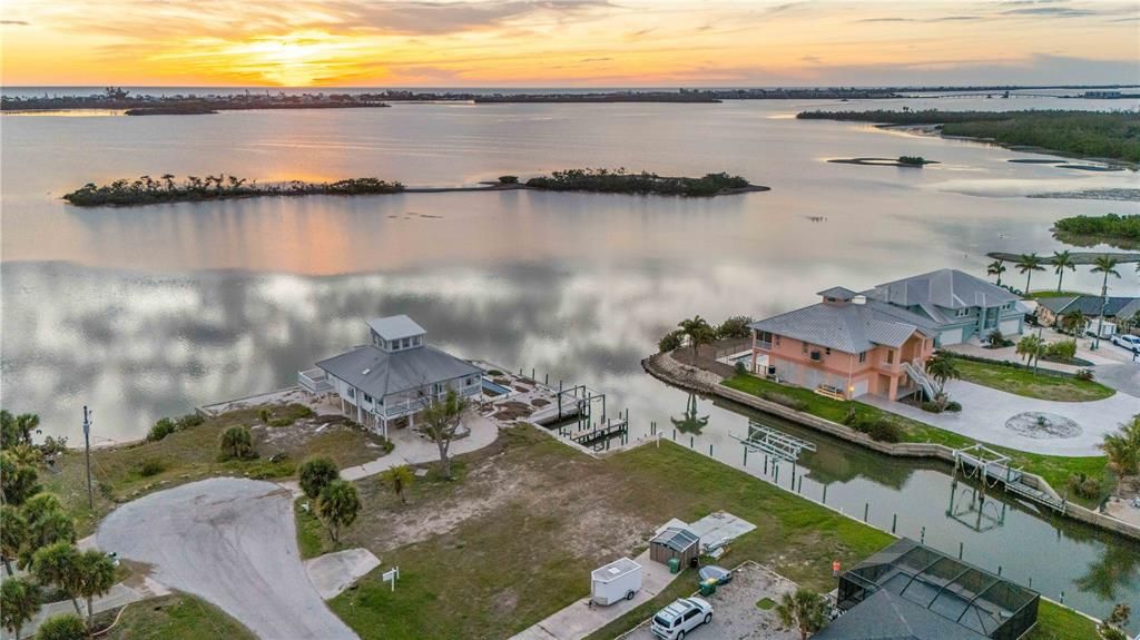 На продажу: $750,000 (0.25 acres)