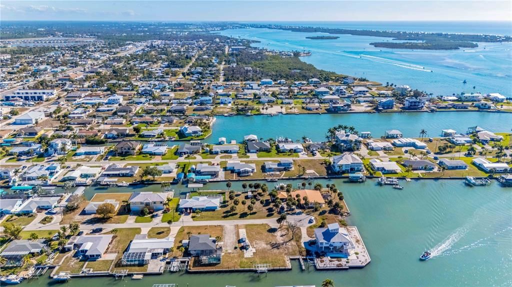 На продажу: $750,000 (0.25 acres)