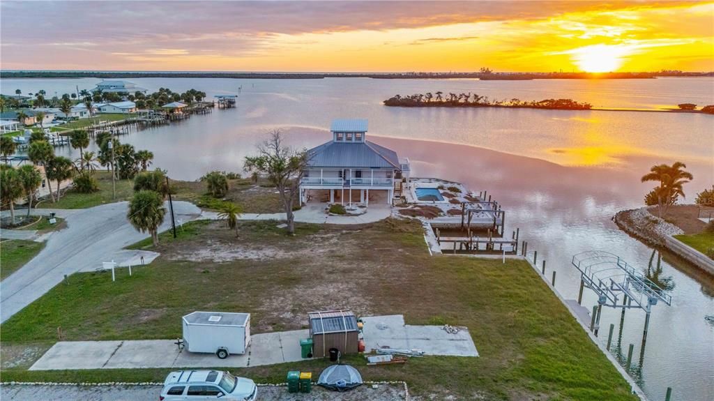 На продажу: $750,000 (0.25 acres)