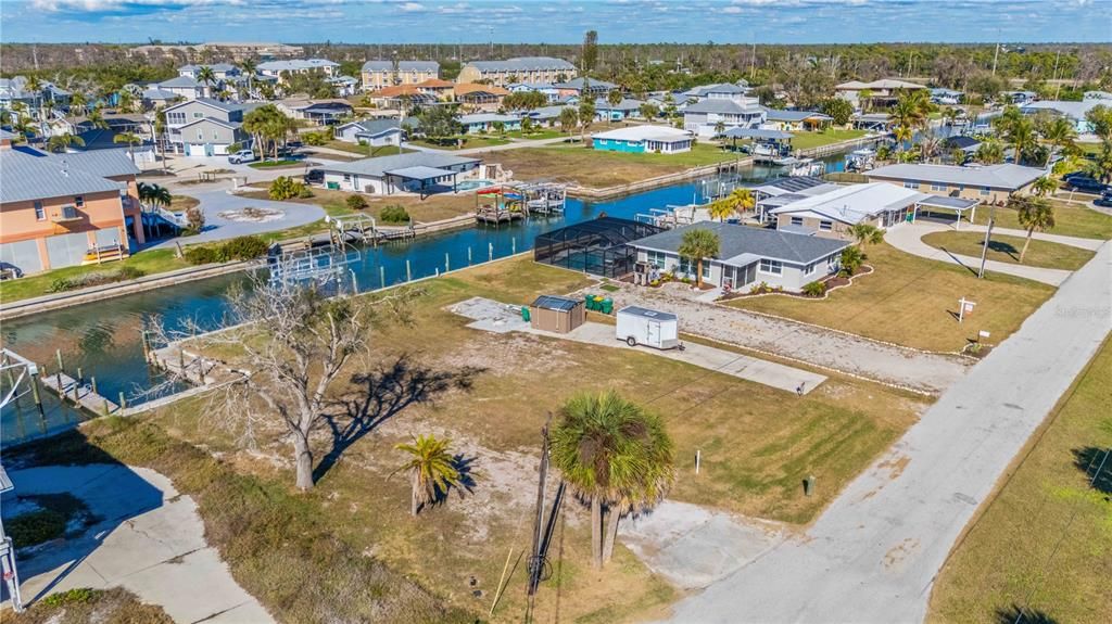 На продажу: $750,000 (0.25 acres)
