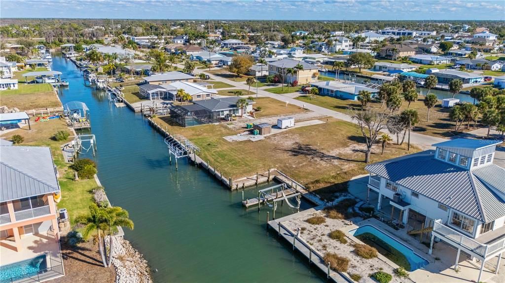 На продажу: $750,000 (0.25 acres)