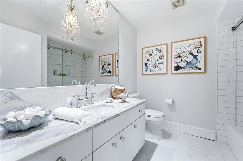 合同活跃: $795,000 (4 贝兹, 2 浴室, 2504 平方英尺)