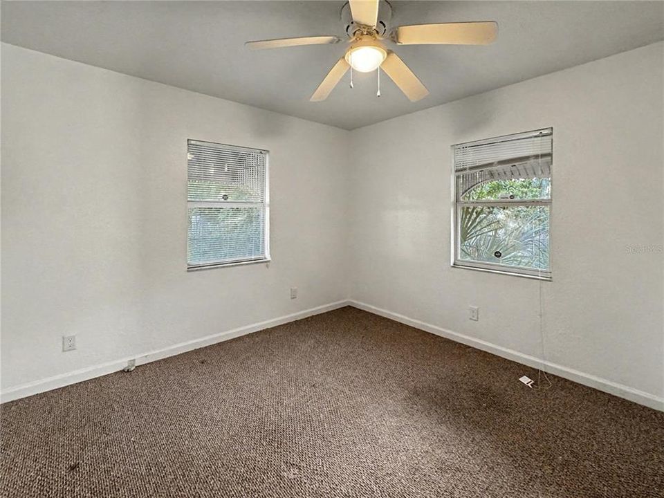 For Rent: $1,900 (3 beds, 1 baths, 1400 Square Feet)