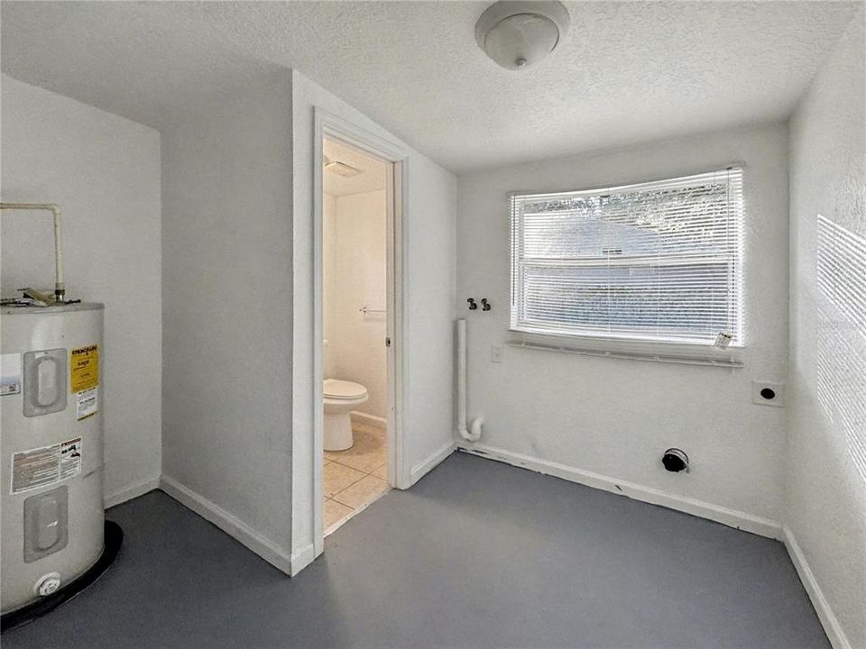 For Rent: $1,900 (3 beds, 1 baths, 1400 Square Feet)
