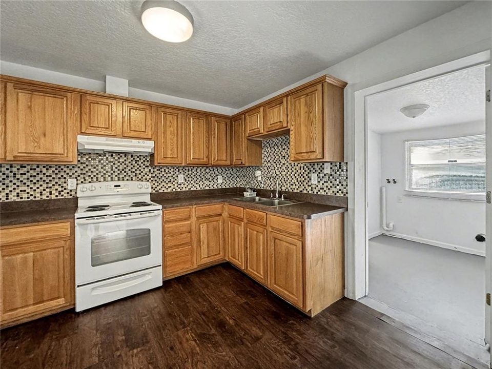 For Rent: $1,900 (3 beds, 1 baths, 1400 Square Feet)