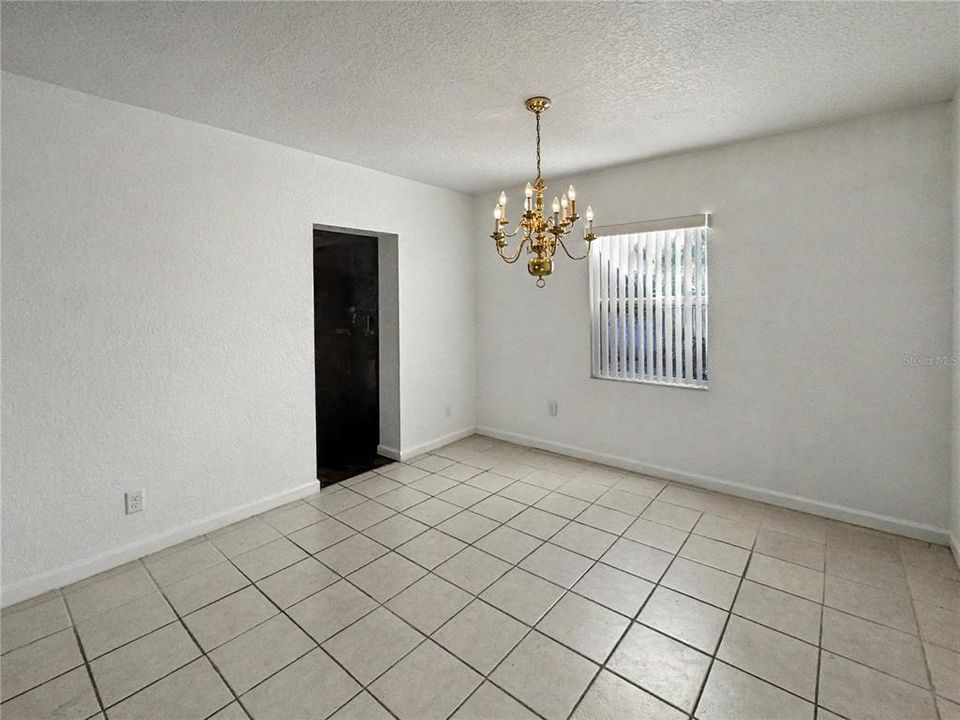 For Rent: $1,900 (3 beds, 1 baths, 1400 Square Feet)