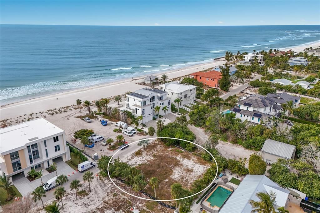 En Venta: $1,449,000 (0.24 acres)