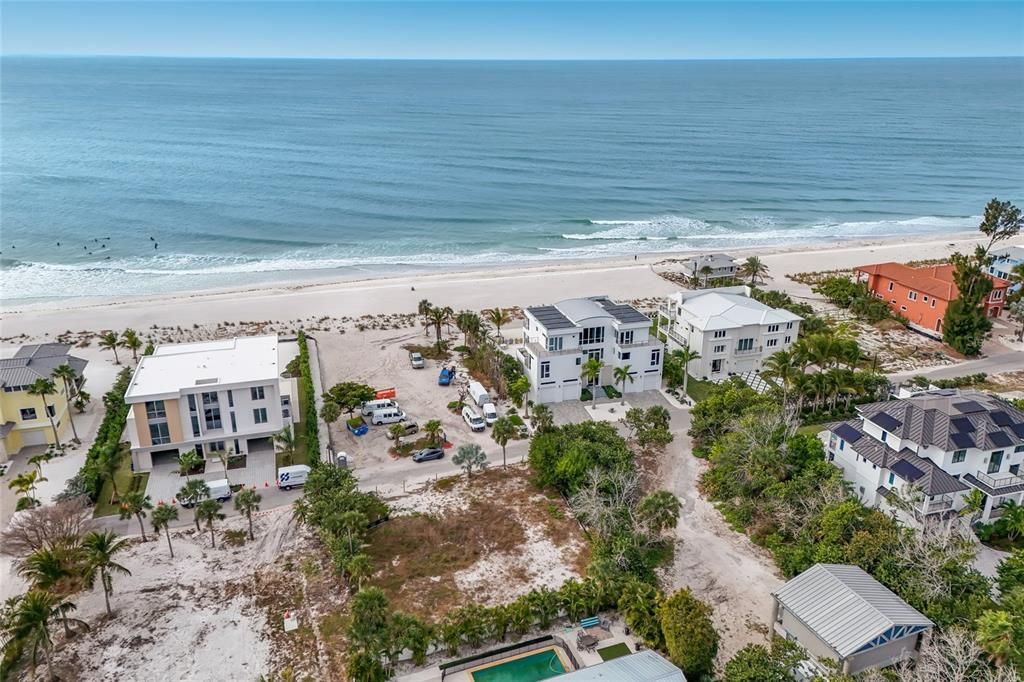 En Venta: $1,449,000 (0.24 acres)