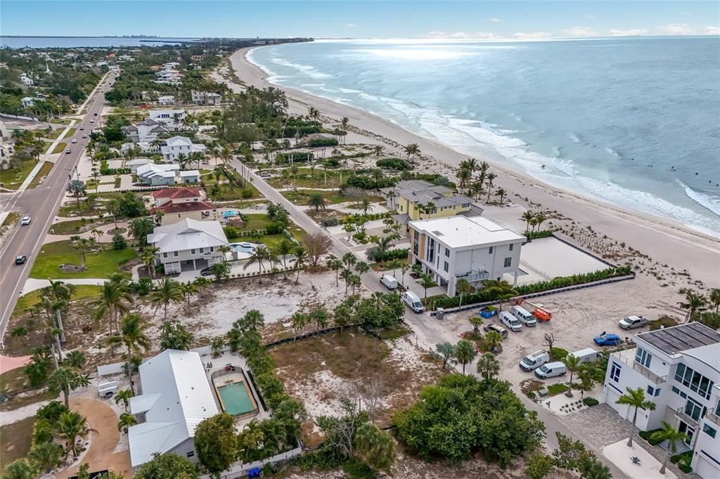 En Venta: $1,449,000 (0.24 acres)