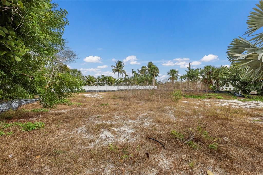 En Venta: $1,449,000 (0.24 acres)