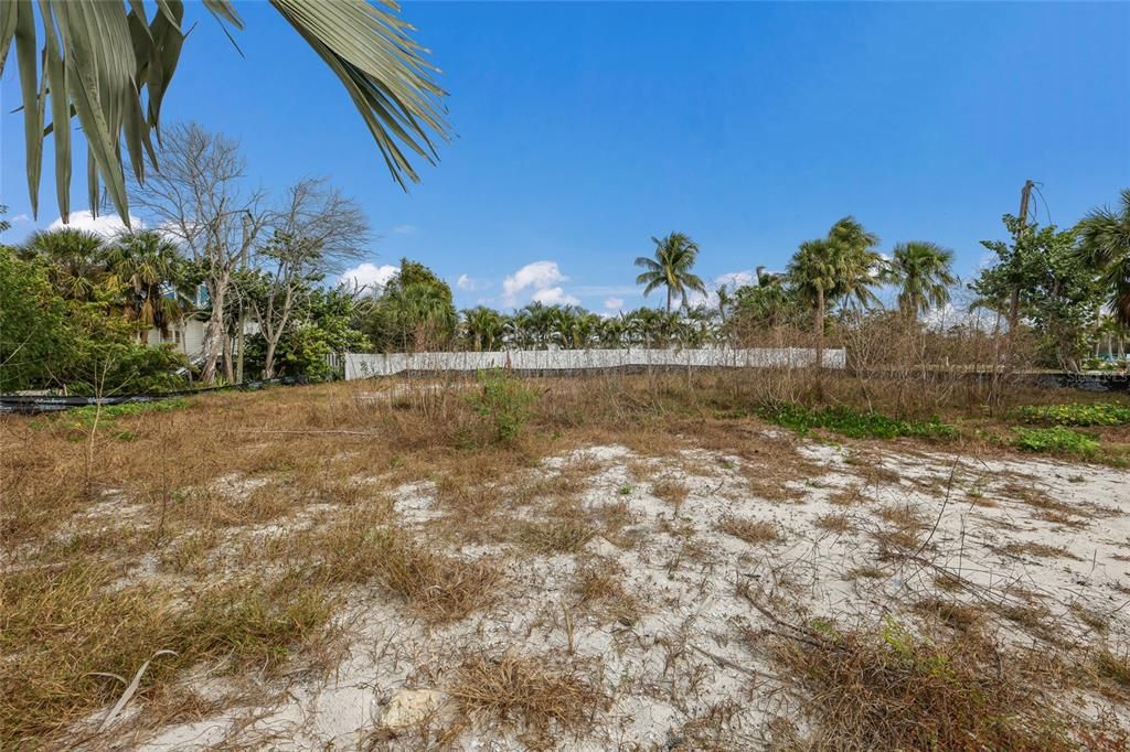 En Venta: $1,449,000 (0.24 acres)