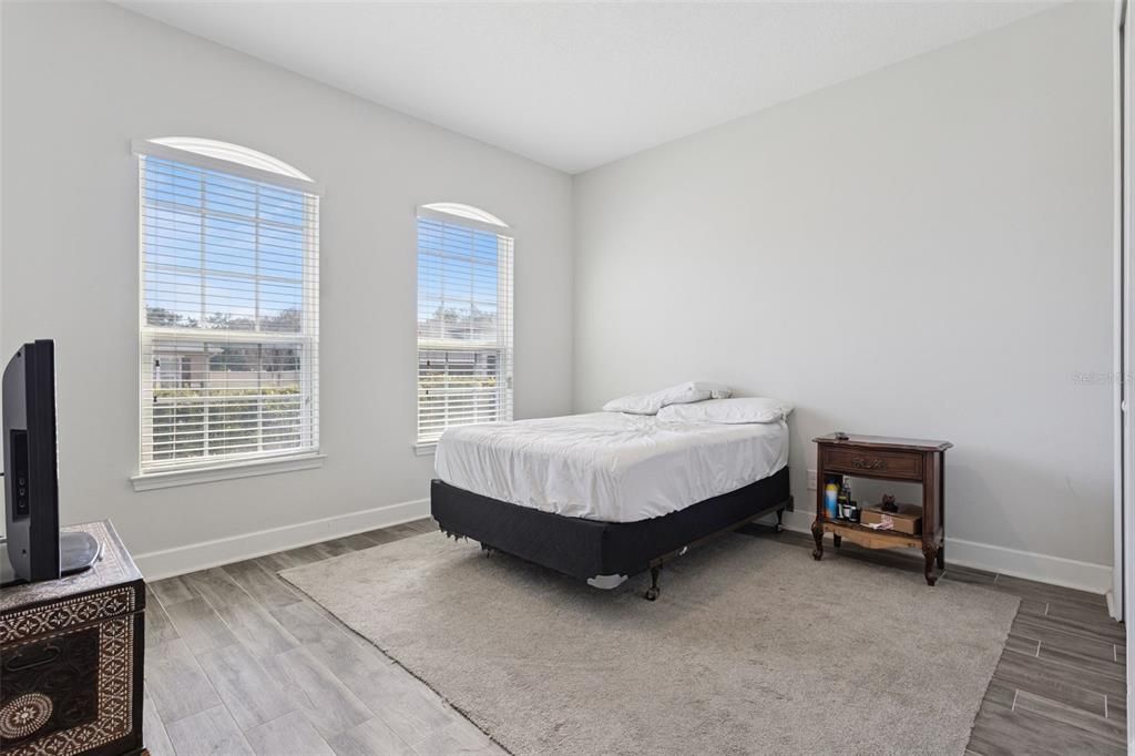For Sale: $449,999 (4 beds, 3 baths, 2565 Square Feet)