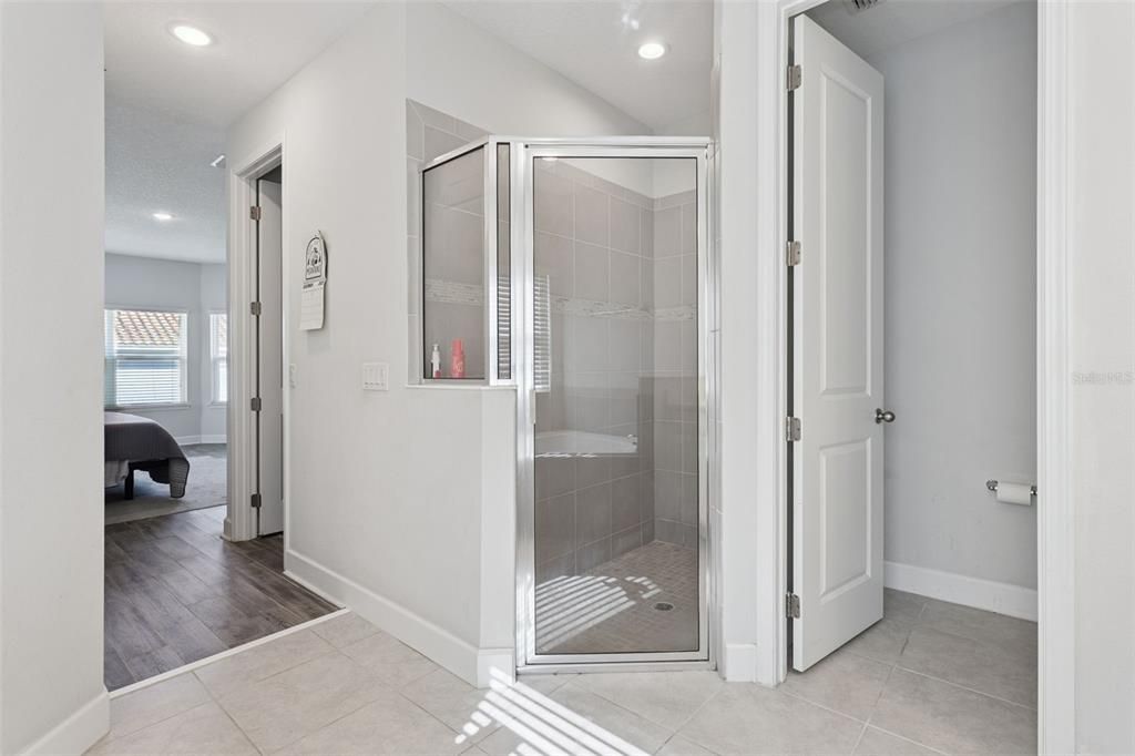 For Sale: $449,999 (4 beds, 3 baths, 2565 Square Feet)