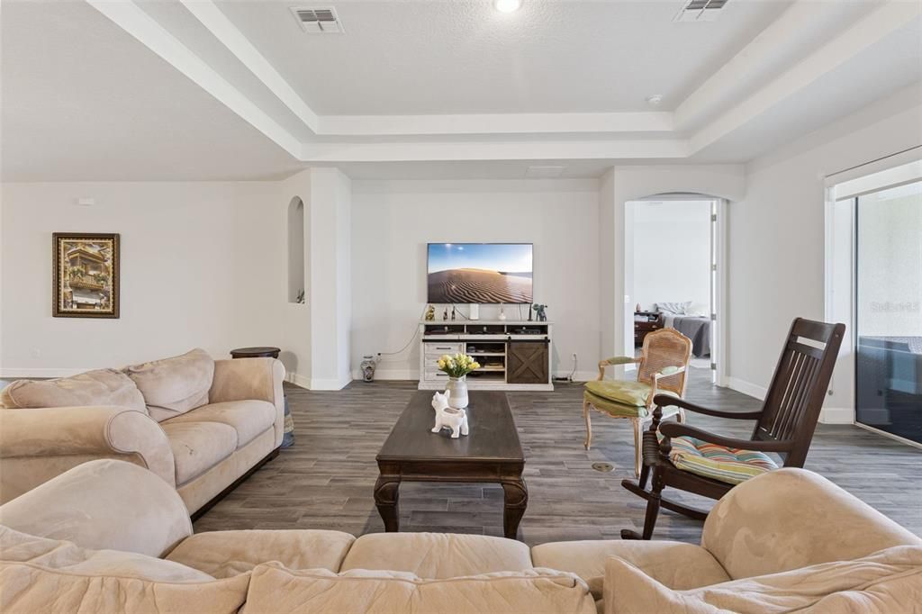 For Sale: $449,999 (4 beds, 3 baths, 2565 Square Feet)
