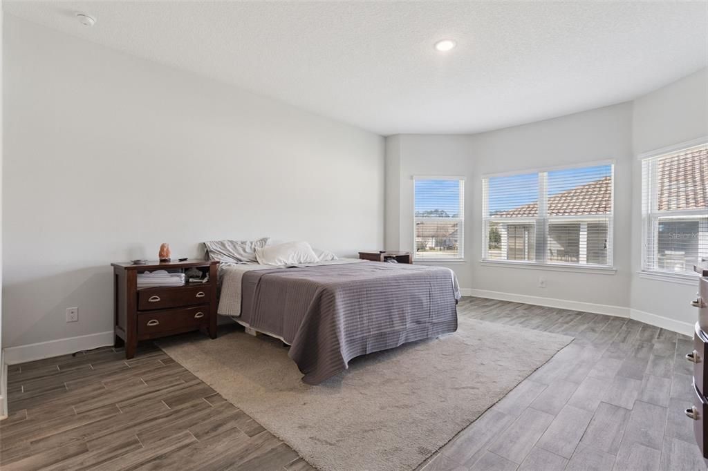 For Sale: $449,999 (4 beds, 3 baths, 2565 Square Feet)