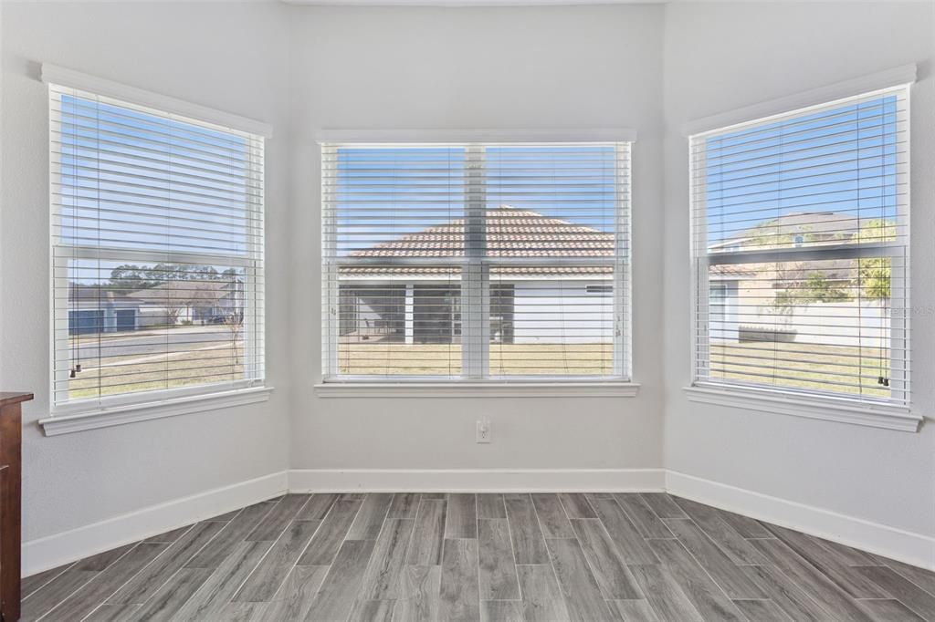 For Sale: $449,999 (4 beds, 3 baths, 2565 Square Feet)