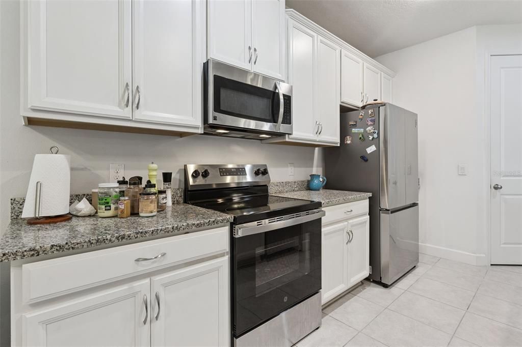 For Sale: $449,999 (4 beds, 3 baths, 2565 Square Feet)