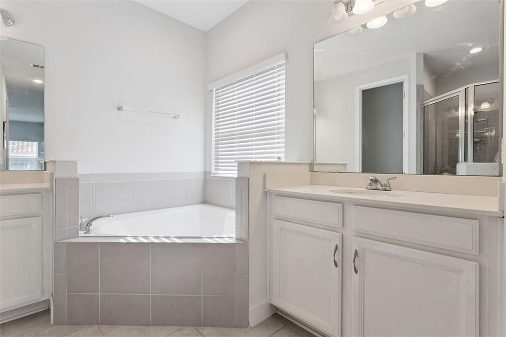 For Sale: $449,999 (4 beds, 3 baths, 2565 Square Feet)