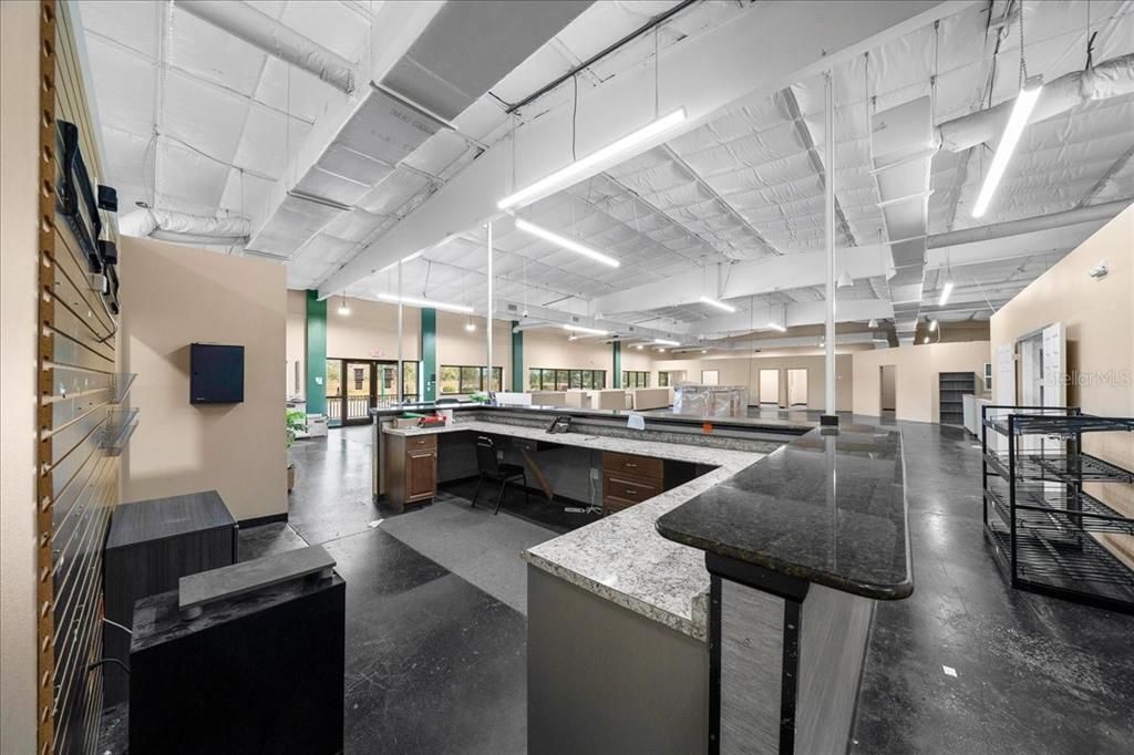 Под контрактом: $3,200,000 (0 спален, 0 ванн, 0 Квадратных фут)