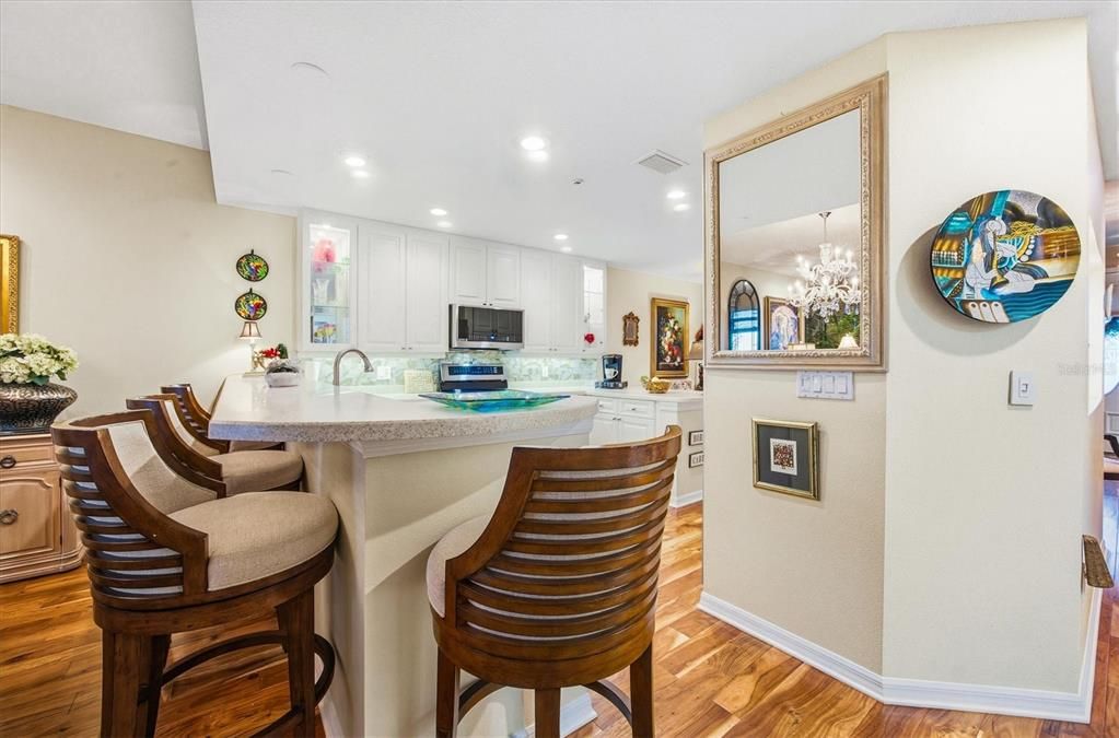 En Venta: $675,000 (2 camas, 2 baños, 1943 Pies cuadrados)