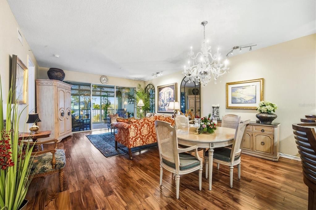 En Venta: $675,000 (2 camas, 2 baños, 1943 Pies cuadrados)