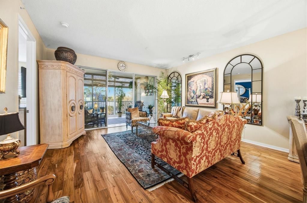 En Venta: $675,000 (2 camas, 2 baños, 1943 Pies cuadrados)