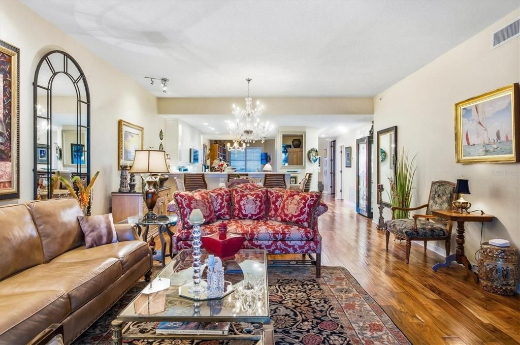 En Venta: $675,000 (2 camas, 2 baños, 1943 Pies cuadrados)