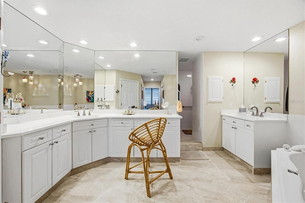 En Venta: $675,000 (2 camas, 2 baños, 1943 Pies cuadrados)