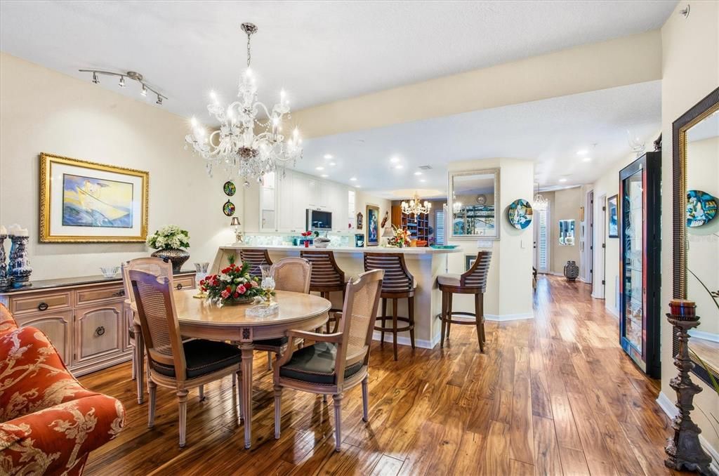 En Venta: $675,000 (2 camas, 2 baños, 1943 Pies cuadrados)