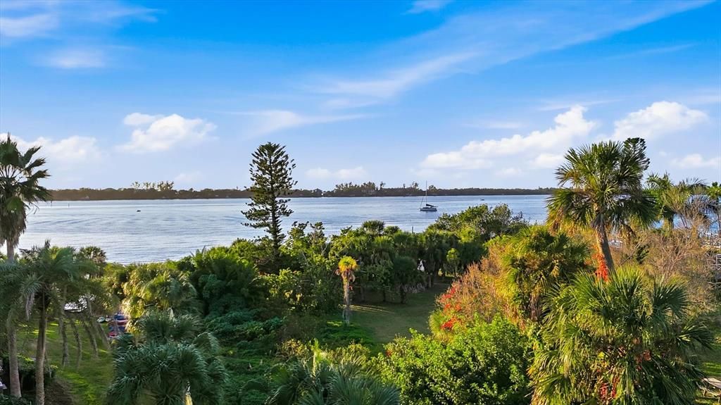 En Venta: $675,000 (2 camas, 2 baños, 1943 Pies cuadrados)