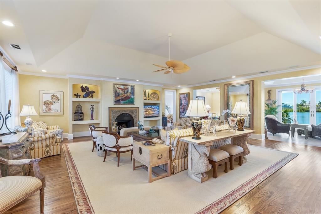 For Sale: $9,500,000 (5 beds, 4 baths, 5592 Square Feet)
