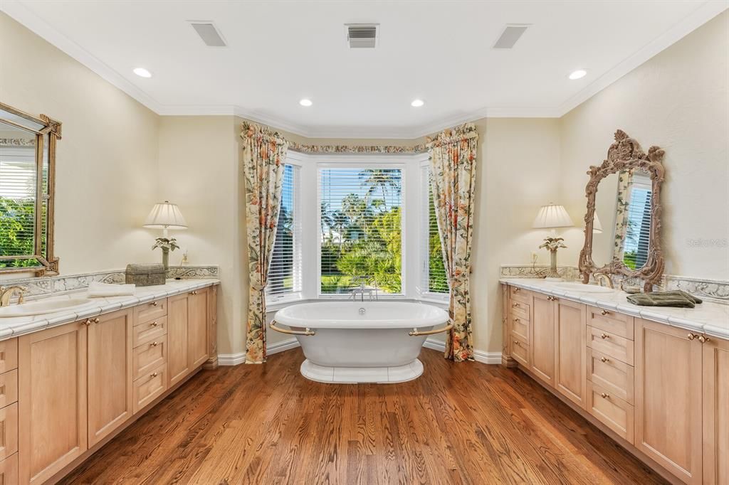 For Sale: $9,500,000 (5 beds, 4 baths, 5592 Square Feet)