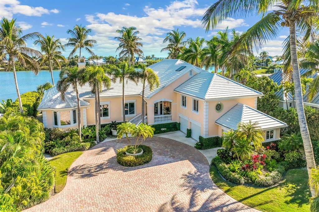 For Sale: $9,500,000 (5 beds, 4 baths, 5592 Square Feet)