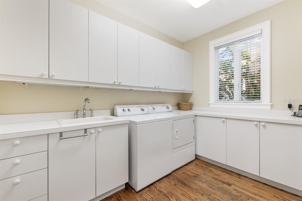 For Sale: $9,500,000 (5 beds, 4 baths, 5592 Square Feet)