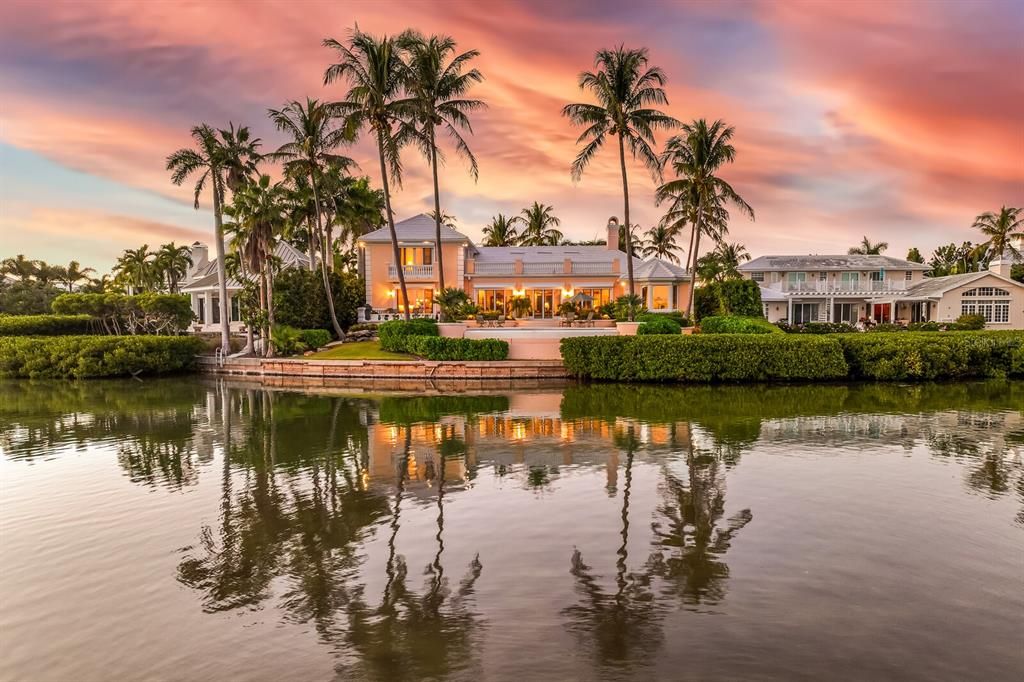 For Sale: $9,500,000 (5 beds, 4 baths, 5592 Square Feet)