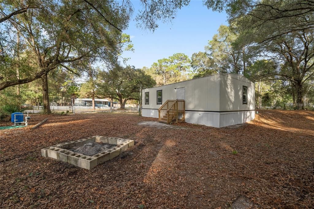 For Sale: $145,000 (2 beds, 1 baths, 869 Square Feet)