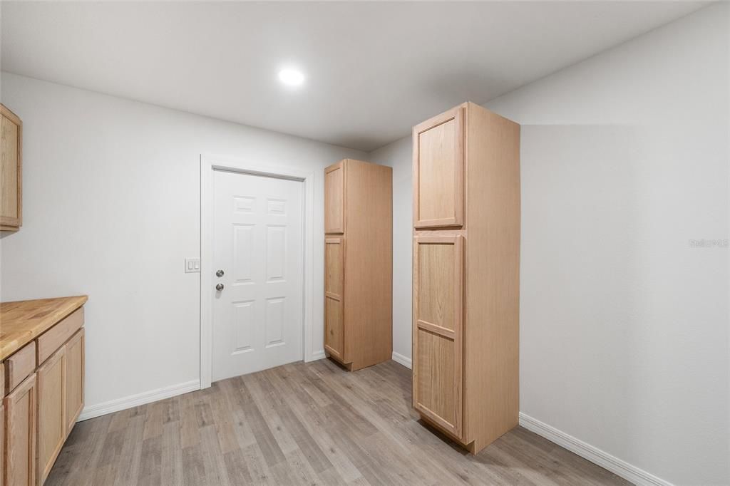 For Sale: $145,000 (2 beds, 1 baths, 869 Square Feet)