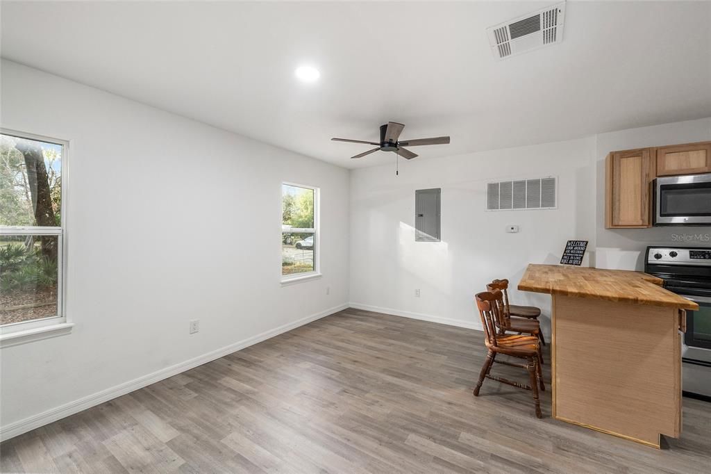 For Sale: $145,000 (2 beds, 1 baths, 869 Square Feet)