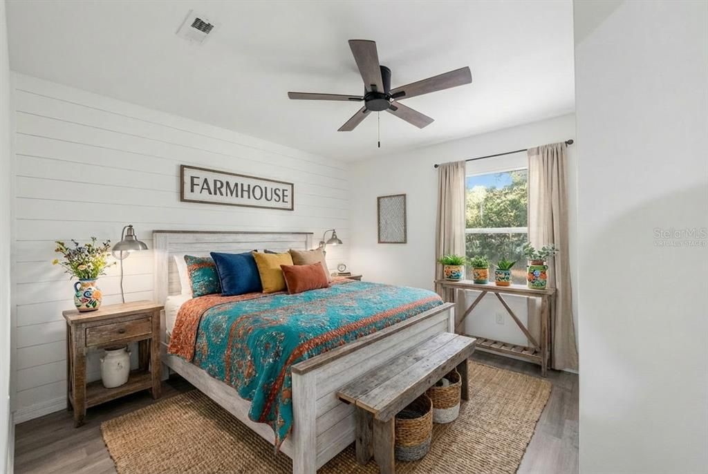 For Sale: $145,000 (2 beds, 1 baths, 869 Square Feet)