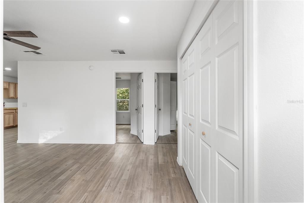 For Sale: $145,000 (2 beds, 1 baths, 869 Square Feet)