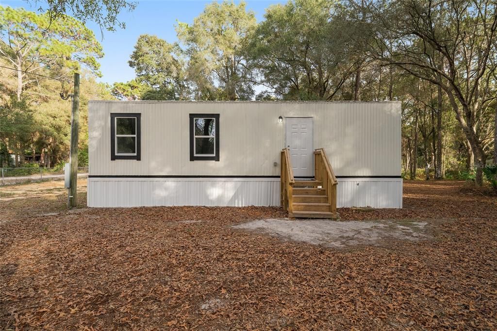 For Sale: $145,000 (2 beds, 1 baths, 869 Square Feet)