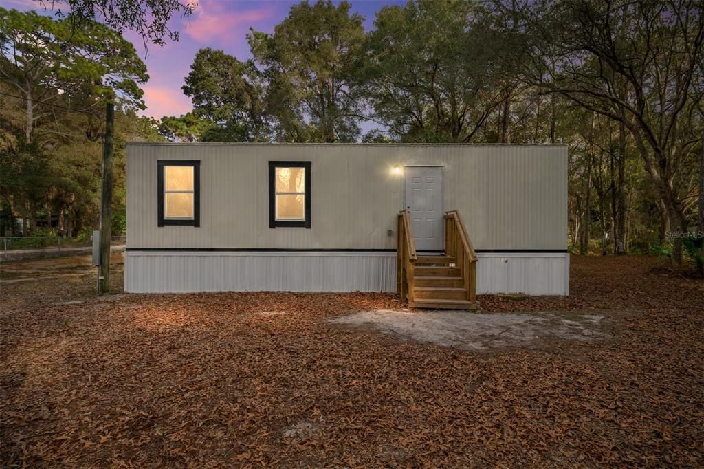 For Sale: $145,000 (2 beds, 1 baths, 869 Square Feet)