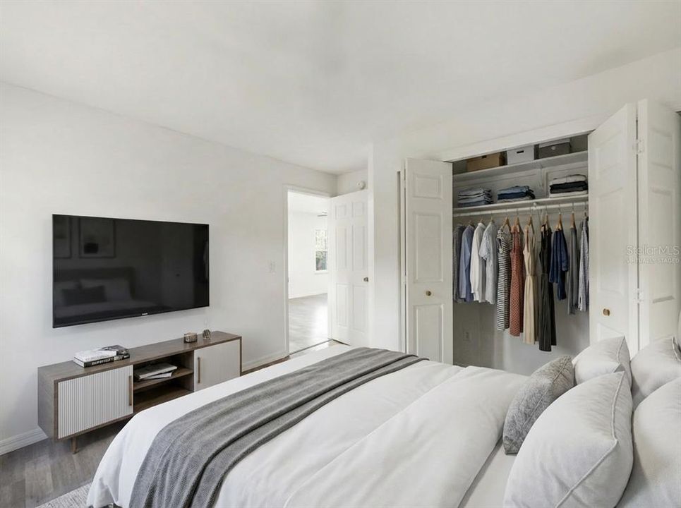 For Sale: $145,000 (2 beds, 1 baths, 869 Square Feet)