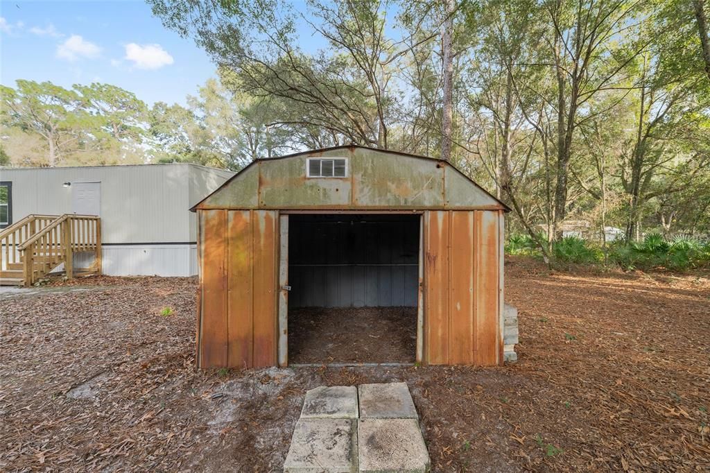 For Sale: $145,000 (2 beds, 1 baths, 869 Square Feet)