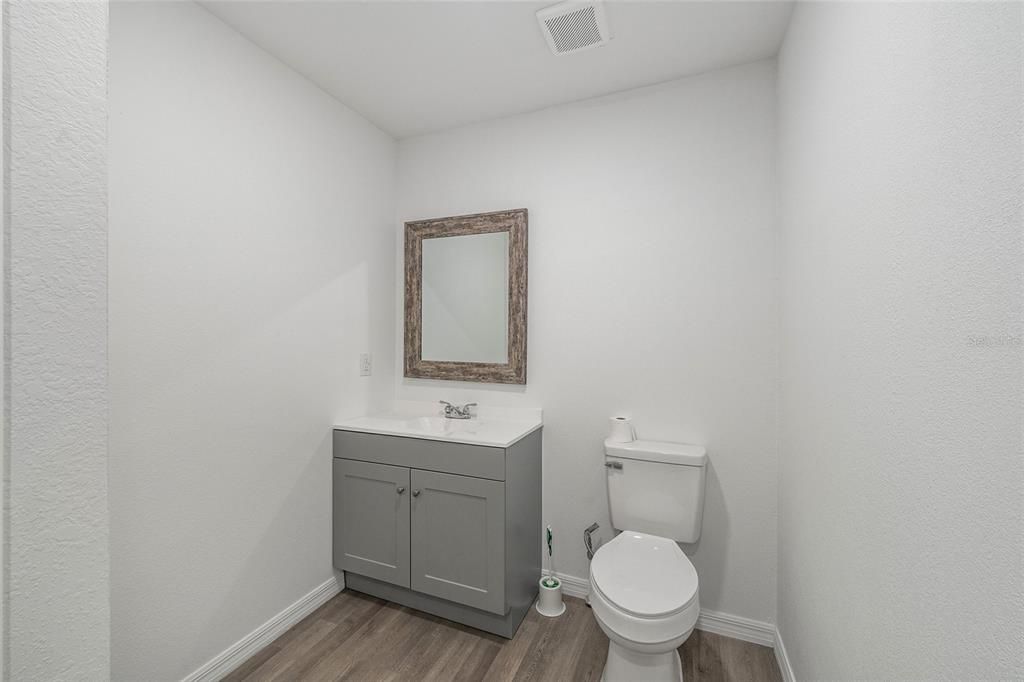 For Sale: $145,000 (2 beds, 1 baths, 869 Square Feet)