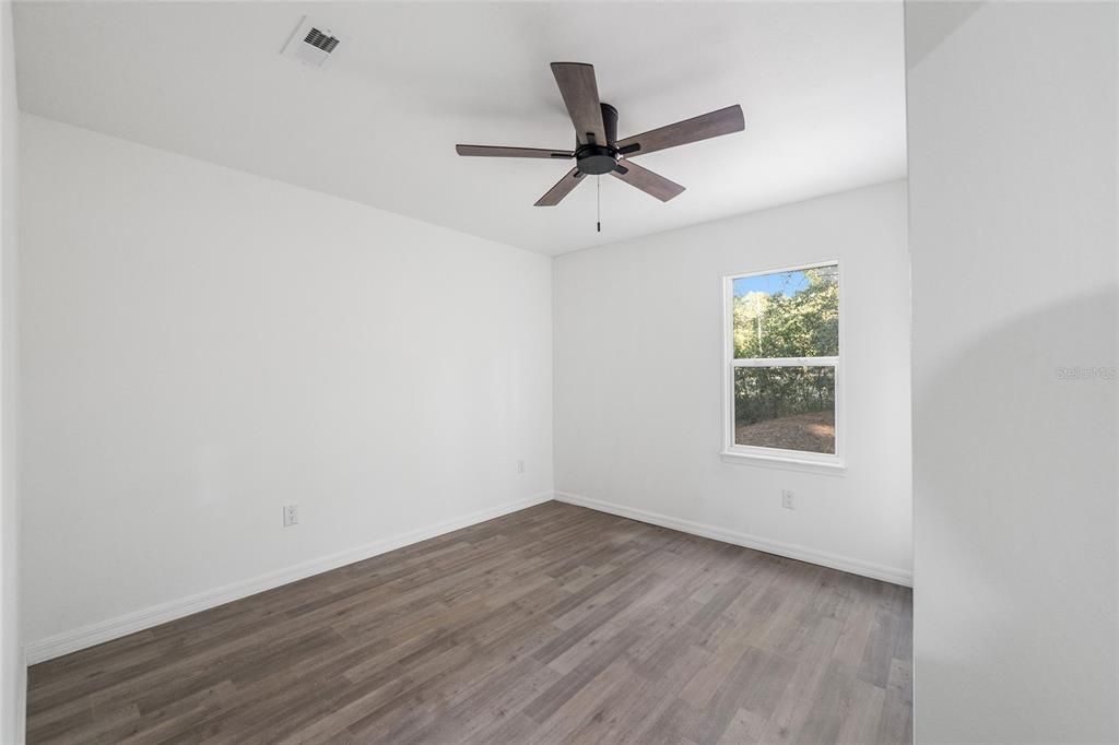 For Sale: $145,000 (2 beds, 1 baths, 869 Square Feet)