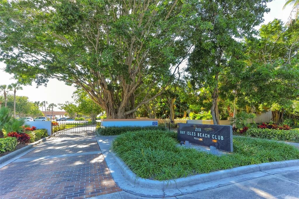 Active With Contract: $2,795,000 (4 beds, 4 baths, 3417 Square Feet)