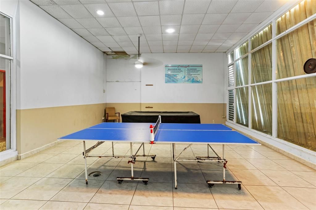 Под контрактом: $650,000 (3 спален, 2 ванн, 1000 Квадратных фут)