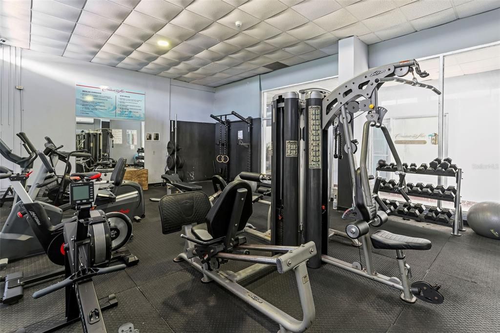 Под контрактом: $650,000 (3 спален, 2 ванн, 1000 Квадратных фут)